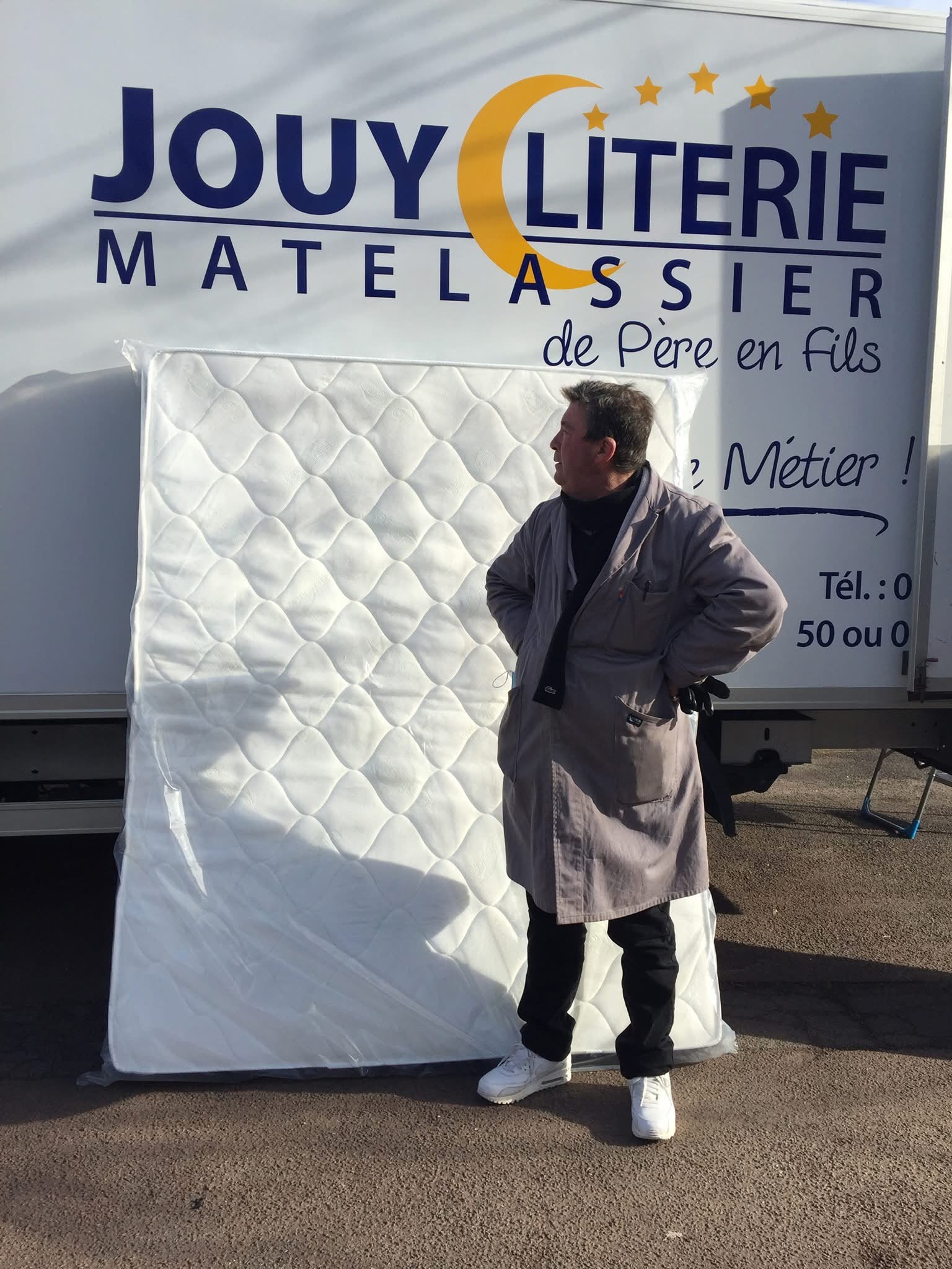 Devanture de l'atelier de matelassier
